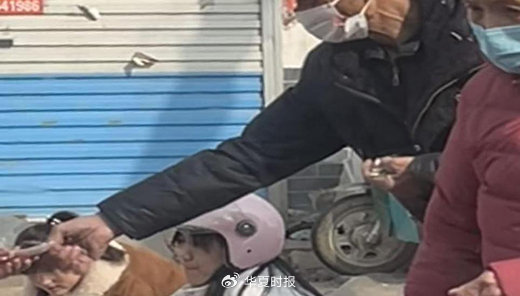  现金与云端交易都来“赶集”，烟火气里金融也是主角 新闻 现金与云端交易都来“赶集”，烟火气里金融也是主角 新闻