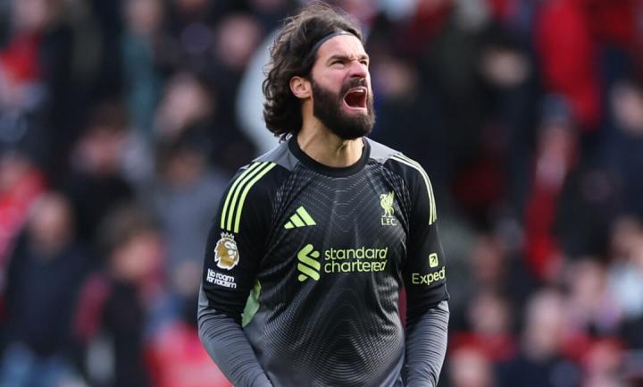  利物浦已正式激活阿利松续约条款；门神将继续守护安菲尔德至2027年6月。 体育新闻