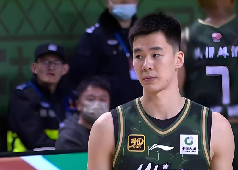  徐昕技术蜕变全解析：广州体系如何激活2米26中锋的攻防潜能 体育新闻