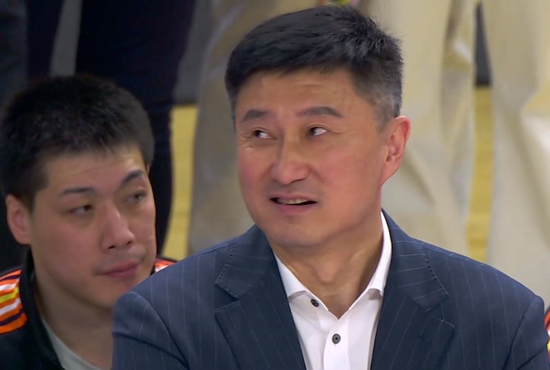  徐昕技术蜕变全解析：广州体系如何激活2米26中锋的攻防潜能 体育新闻